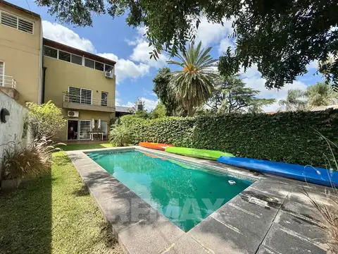 Venta Casa Triplex Tigre 4 dorm pileta parque coch