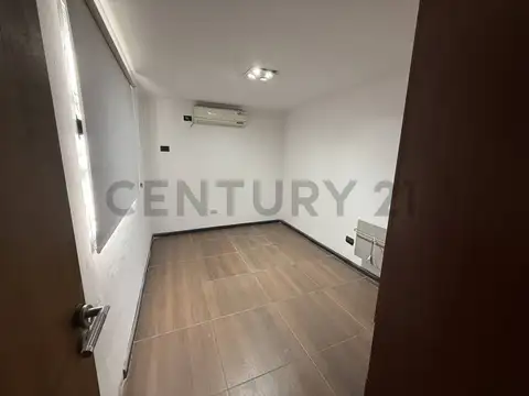 VENTA DE CASA MODERNA 4 AMBIENTES CON PATIO Y GARAJE -DESOCUPADA-