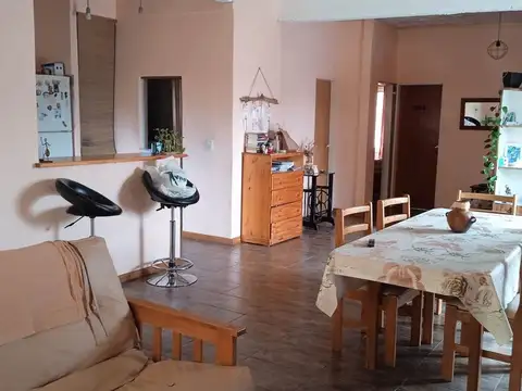 Casa en Venta con 3 cocheras