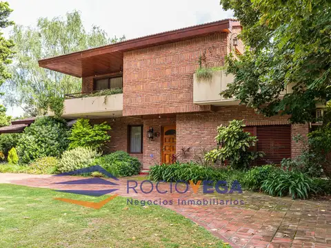 Casa en Venta con 4 cocheras