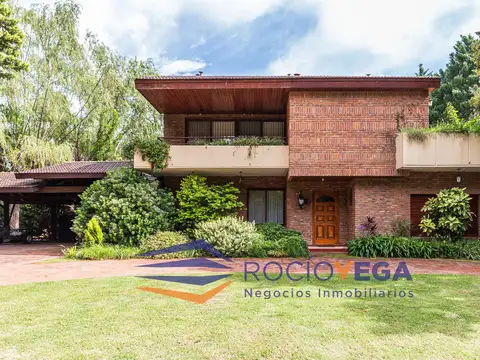 Casa 5 ambientes con 4 baños