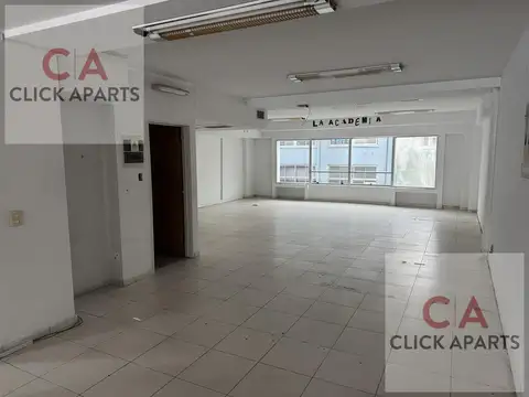 Oficina 12 ambientes con 2 baños