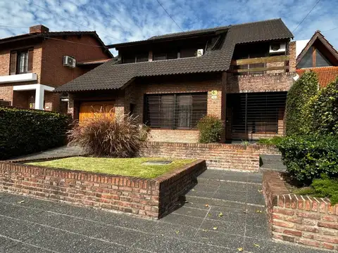 Casa 5 ambientes con 3 baños