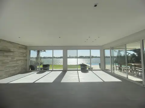 Casa 5 ambientes con 3 baños