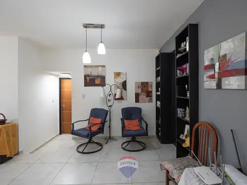 Casa 8 ambientes con 2 baños