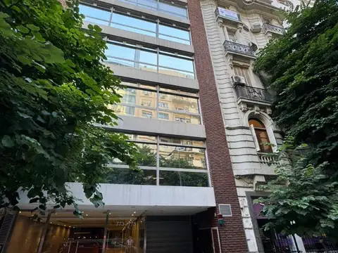 Excelente oficina en Tribunales con cochera