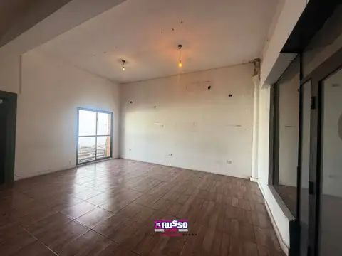 Venta local en Isidro Casanova 60 m2 cub
