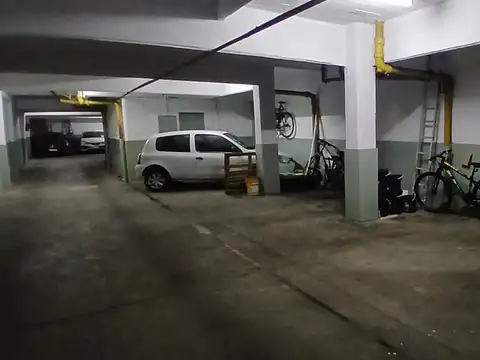 Excelente Cochera Fija Cubierta  Núñez 2600. Nuñez