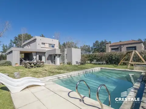 Venta / Permuta - Casa 3 dormitorios en barrio cerrado - Los Pasos del Jockey 1, Rosario.