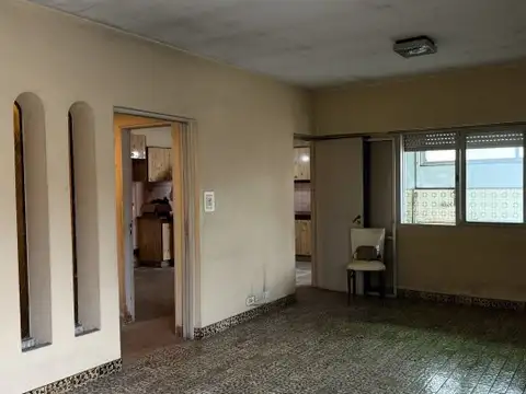 VENTA CASA 3 AMBIENTES A RECICLAR, CON GALPON EN RAMOS MEJIA