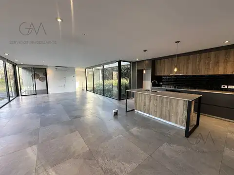 Casa en Alquiler de 3 dormitorios