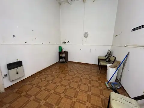 Casa de pasillo un dormitorio + Patio en Barrio Luis Agote
