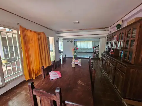 Casa en Venta con 3 cocheras
