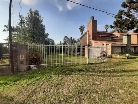 Casa 6 ambientes con 4 baños