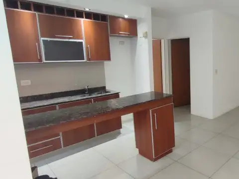 2 AMB C/FTE "CON BALCÓN ", MUY LUMINOSO.   EDIFICIO SEMI NUEVO  CON PILETA, SOLARIUM CON DECK,  SUM Y PARRILLA.