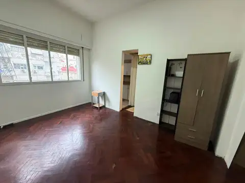 Tacuarí 700, Piso 2