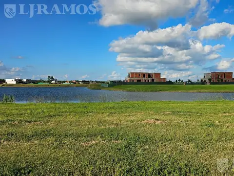 Terreno en Puertos del Lago - BARRIO AMARRAS