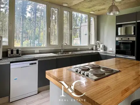 Casa 4 ambientes con 2 baños