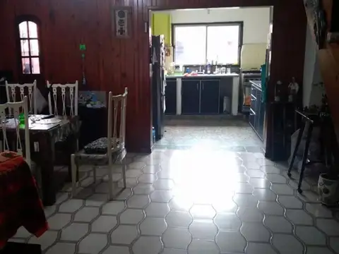 Casa 5 ambientes con 2 baños