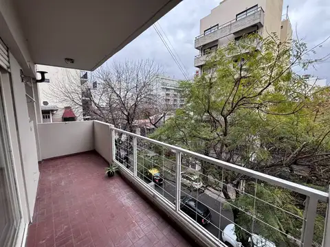 2 y 1/2 AMB FTE C/BALCON AMPLIO - COCHERA FIJA