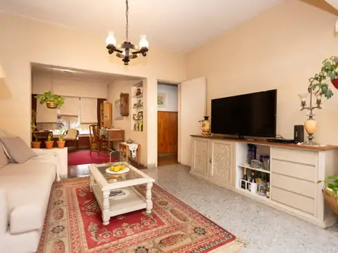 Casa 5 ambientes con 2 baños