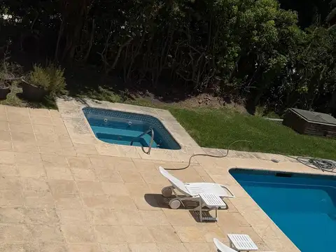 Casa en Alquiler con 2 cocheras