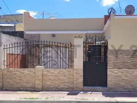Ezpeleta 1700, Piso 0