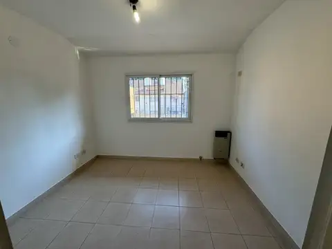 Depto Tipo Casa en Alquiler con 1 cocheras