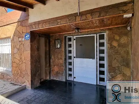 Casa en venta, ubicada en el centro de Del Viso, sobre la calle Luis María Gonnet.
