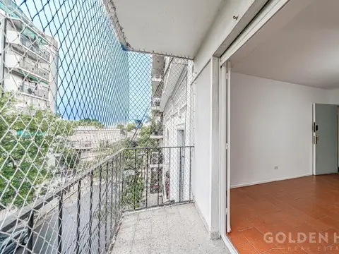 Departamento de 2 ambientes con balcón y vista abierta en Boedo