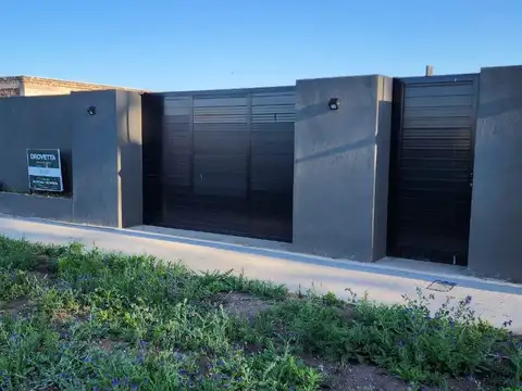 Casa 5 ambientes con 1 baño
