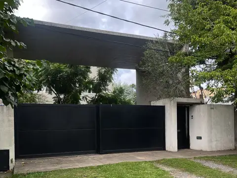 Casa en Venta en Gonnet [Cod: 084023]