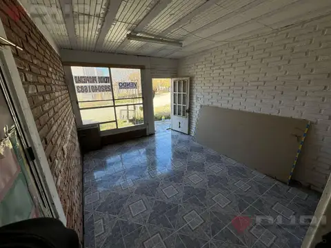 CASA CON LOCALES COMERCIALES EN VENTA - PLAYAS DORADAS