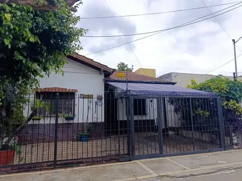 VENTA  Villate     - Casa 4 ambtes con jardín