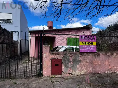 Casa a refaccionar Terreno en Moreno vendo