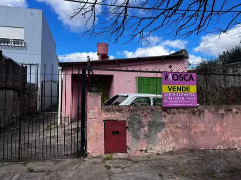 Casa a refaccionar Terreno en Moreno vendo