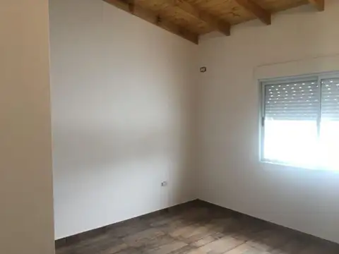 CASA 4 AMBIENTES CON COCHERAS