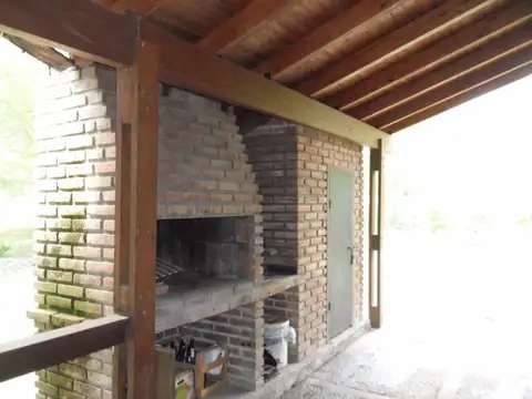 Casa nueva y amplia con buen terreno. Potrero de Garay