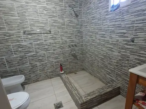 Casa 5 ambientes con 4 baños