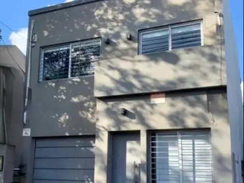 Casa 4 ambientes en Berazategui Oeste