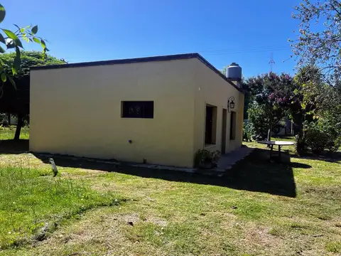 Casa en venta - 2 Dormitorios 1 Baño - 408Mts2 - Saladillo