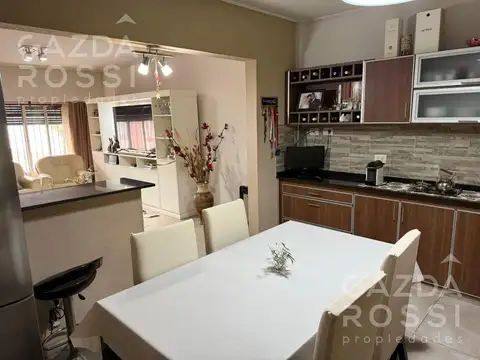 Casa 5 ambientes con 2 baños