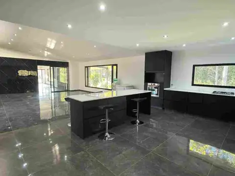 Casa en Alquiler en Campana, USD 2.400