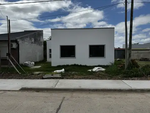 Vendo Casa Con Dos Dormitorios en Caseros, Entre Ríos.