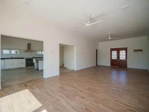 Casa en Venta con 3 cocheras