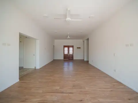 Casa 4 ambientes con 2 baños