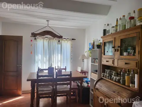 Casa 4 ambientes con 2 baños