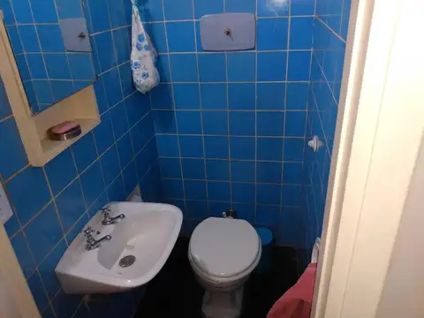 Depto de 4 amb. al contra frente c/balcón en muy buen estado