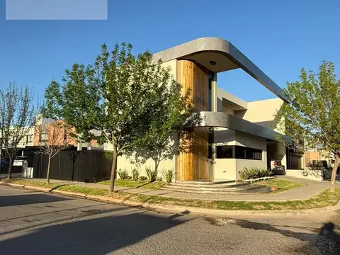 Casa 7 ambientes con 3 baños