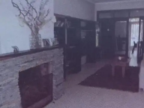 CASA EN MALAVER SEMI NUEVA IMPECABLE CON ESTUDIO PROFESIONAL